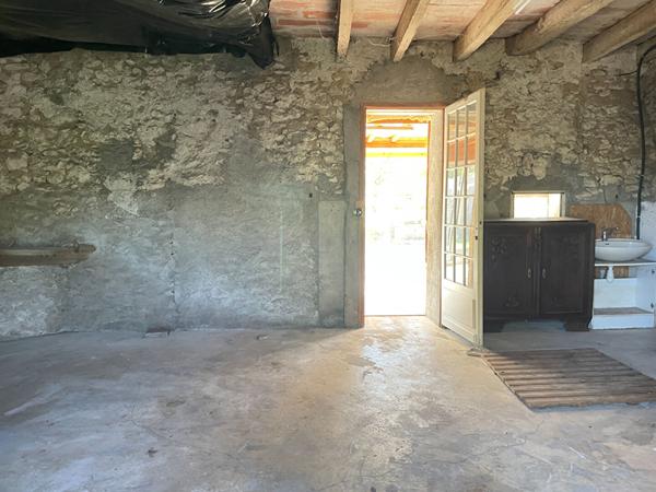 Maison - 2 chambres - jardin et 3 dépendances