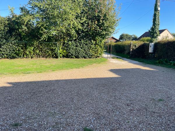 Maison - 2 chambres - jardin et 3 dépendances