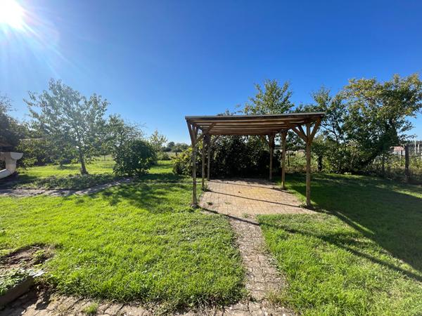 Maison - 2 chambres - jardin et 3 dépendances