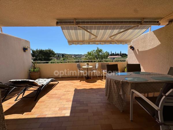 3 pièces Sanary sur mer, proche centre, terrasse 24 m2, piscine.