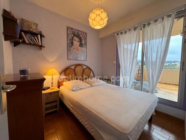 3 pièces Sanary sur mer, proche centre, terrasse 24 m2, piscine.