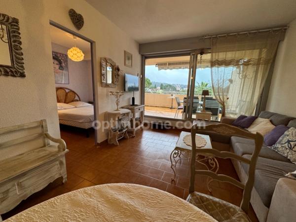 3 pièces Sanary sur mer, proche centre, terrasse 24 m2, piscine.