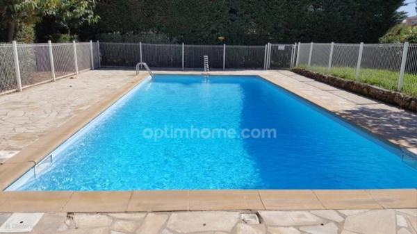 3 pièces Sanary sur mer, proche centre, terrasse 24 m2, piscine.