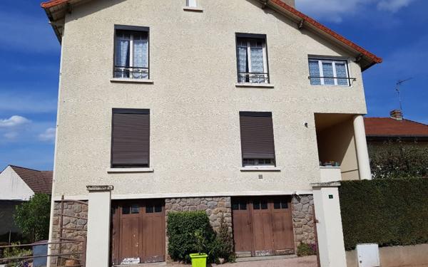 Immeuble à vendre    8 pièces •  Saint-Victor