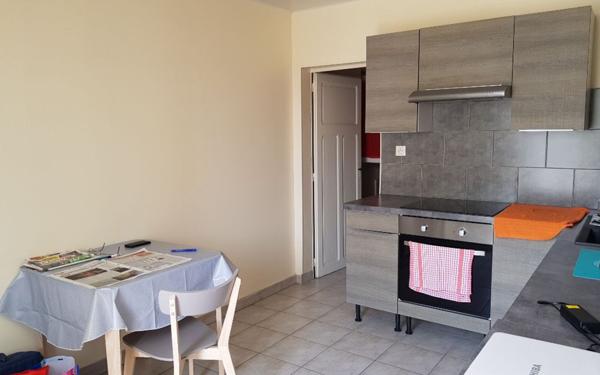 Immeuble à vendre    8 pièces •  Saint-Victor