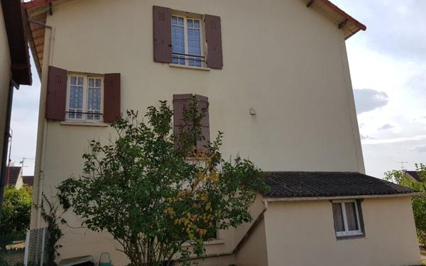 Immeuble à vendre    8 pièces •  Saint-Victor