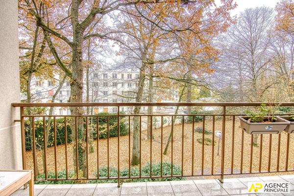 Versailles Haut de Clagny - Appartement 3 pièce(s) 69 m2 situé au 2ème étage avec ascenseur, balcon, cave et parking en option €449 000 ** - Référence 27575