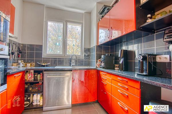 Versailles Haut de Clagny - Appartement 3 pièce(s) 69 m2 situé au 2ème étage avec ascenseur, balcon, cave et parking en option €449 000 ** - Référence 27575
