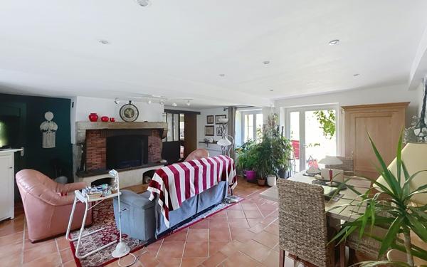 Maison à vendre    5 pièces • 156,96 m2 Brugheas