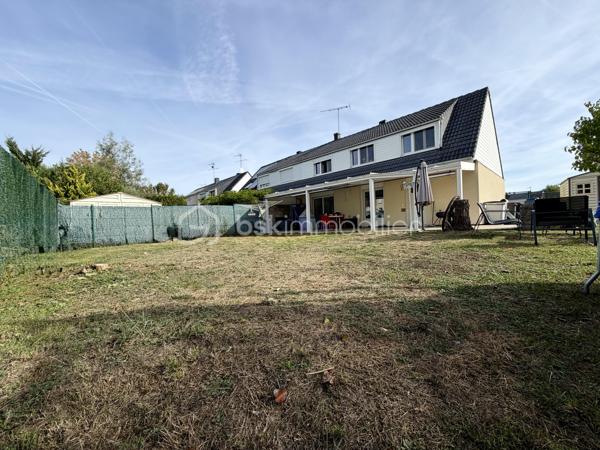 ****Exclusivité BSK Immobilier***

Située en impasse, au sein du recherché secteur de Plessis le roi , proche de toutes les commodités (écoles, commerces), je vous invite à découvrir cette maison familiale de 100m2 édifiée sur une parcelle de 565m2.

Elle se compose, au rez-de-chaussée, d'une entrée, d'un séjour lumineux traversant équipé d'un poêle à granulés, d'une cuisine équipée et d'un WC. 
L'étage dispose de 4 chambres, dont une très grande chambre de plus de 20 m², offrant la possibilité de créer une 5e chambre, et d'une salle d'eau. 
La maison dispose également d'un sous-sol total complètement isolé et carrelé, et d'un garage. 

Côté extérieur, vous apprécierez son jardin et sa grande terrasse avec pergola, bien exposés, et profiterez d'un accès pour rejoindre le lac et ses agréables promenades, idéales pour les balades en famille. 

Pour votre confort : 
- Toiture refaite 
- Isolation extérieure refaite 
- Pompe à chaleur 
- Tableau électrique récent 
- Cabanon de jardin 

Une visite s'impose !