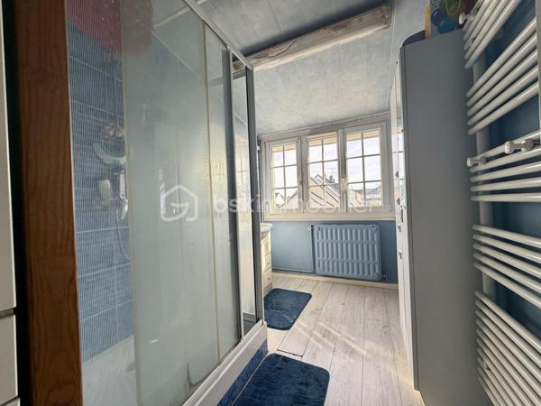 ****Exclusivité BSK Immobilier***

Située en impasse, au sein du recherché secteur de Plessis le roi , proche de toutes les commodités (écoles, commerces), je vous invite à découvrir cette maison familiale de 100m2 édifiée sur une parcelle de 565m2.

Elle se compose, au rez-de-chaussée, d'une entrée, d'un séjour lumineux traversant équipé d'un poêle à granulés, d'une cuisine équipée et d'un WC. 
L'étage dispose de 4 chambres, dont une très grande chambre de plus de 20 m², offrant la possibilité de créer une 5e chambre, et d'une salle d'eau. 
La maison dispose également d'un sous-sol total complètement isolé et carrelé, et d'un garage. 

Côté extérieur, vous apprécierez son jardin et sa grande terrasse avec pergola, bien exposés, et profiterez d'un accès pour rejoindre le lac et ses agréables promenades, idéales pour les balades en famille. 

Pour votre confort : 
- Toiture refaite 
- Isolation extérieure refaite 
- Pompe à chaleur 
- Tableau électrique récent 
- Cabanon de jardin 

Une visite s'impose !