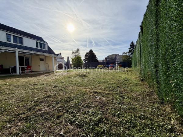 ****Exclusivité BSK Immobilier***

Située en impasse, au sein du recherché secteur de Plessis le roi , proche de toutes les commodités (écoles, commerces), je vous invite à découvrir cette maison familiale de 100m2 édifiée sur une parcelle de 565m2.

Elle se compose, au rez-de-chaussée, d'une entrée, d'un séjour lumineux traversant équipé d'un poêle à granulés, d'une cuisine équipée et d'un WC. 
L'étage dispose de 4 chambres, dont une très grande chambre de plus de 20 m², offrant la possibilité de créer une 5e chambre, et d'une salle d'eau. 
La maison dispose également d'un sous-sol total complètement isolé et carrelé, et d'un garage. 

Côté extérieur, vous apprécierez son jardin et sa grande terrasse avec pergola, bien exposés, et profiterez d'un accès pour rejoindre le lac et ses agréables promenades, idéales pour les balades en famille. 

Pour votre confort : 
- Toiture refaite 
- Isolation extérieure refaite 
- Pompe à chaleur 
- Tableau électrique récent 
- Cabanon de jardin 

Une visite s'impose !