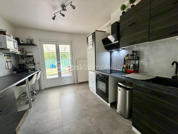 ****Exclusivité BSK Immobilier***

Située en impasse, au sein du recherché secteur de Plessis le roi , proche de toutes les commodités (écoles, commerces), je vous invite à découvrir cette maison familiale de 100m2 édifiée sur une parcelle de 565m2.

Elle se compose, au rez-de-chaussée, d'une entrée, d'un séjour lumineux traversant équipé d'un poêle à granulés, d'une cuisine équipée et d'un WC. 
L'étage dispose de 4 chambres, dont une très grande chambre de plus de 20 m², offrant la possibilité de créer une 5e chambre, et d'une salle d'eau. 
La maison dispose également d'un sous-sol total complètement isolé et carrelé, et d'un garage. 

Côté extérieur, vous apprécierez son jardin et sa grande terrasse avec pergola, bien exposés, et profiterez d'un accès pour rejoindre le lac et ses agréables promenades, idéales pour les balades en famille. 

Pour votre confort : 
- Toiture refaite 
- Isolation extérieure refaite 
- Pompe à chaleur 
- Tableau électrique récent 
- Cabanon de jardin 

Une visite s'impose !