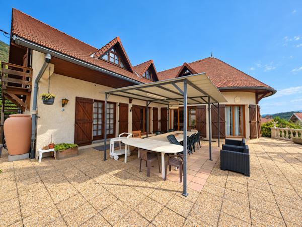 Maison
         7 pièces
        - 200 m² Exclusivité 589 000 € *