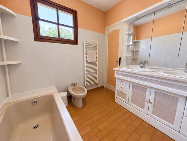 Maison
         7 pièces
        - 200 m² Exclusivité 589 000 € *