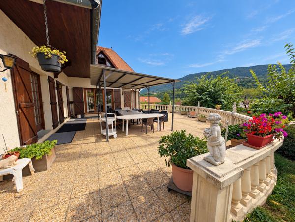 Maison
         7 pièces
        - 200 m² Exclusivité 589 000 € *