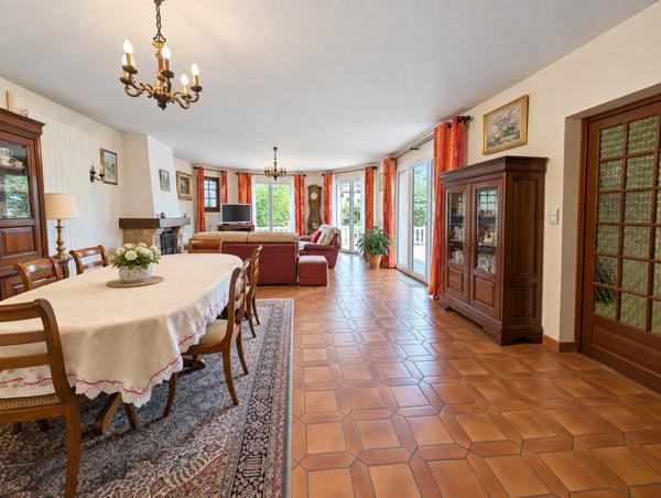 Maison
         7 pièces
        - 200 m² Exclusivité 589 000 € *