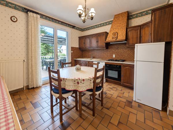 Maison
         7 pièces
        - 200 m² Exclusivité 589 000 € *
