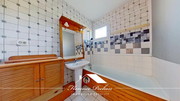 Appartement
         2 pièces
        - 52 m² Exclusivité 155 000 € *