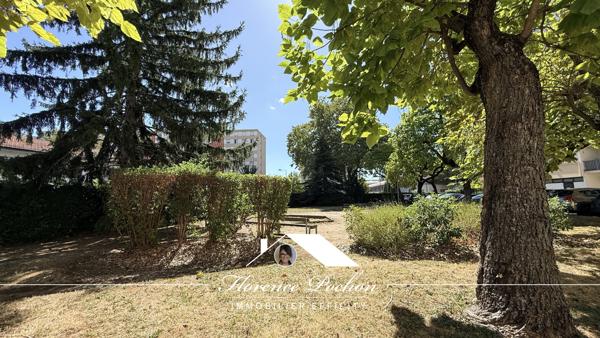 Appartement
         2 pièces
        - 52 m² Exclusivité 155 000 € *