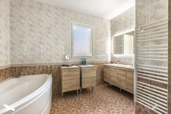 Maison à vendre |  Audenge |  5 pièces | 178 m²