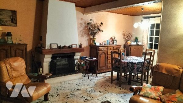 L'étude vous propose cette maison de 4 chambres avec pièce palière située dans un écrin de verdure