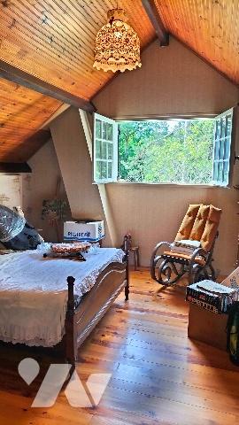 L'étude vous propose cette maison de 4 chambres avec pièce palière située dans un écrin de verdure