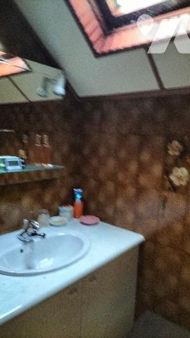 L'étude vous propose cette maison de 4 chambres avec pièce palière située dans un écrin de verdure