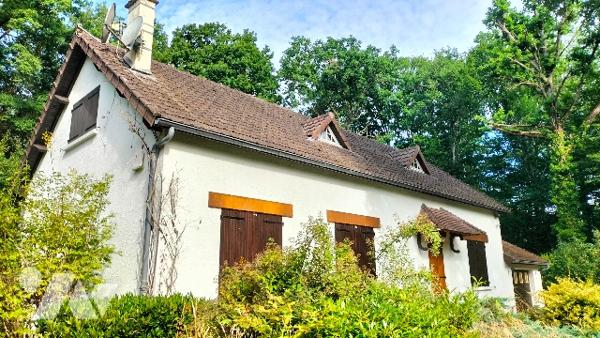 L'étude vous propose cette maison de 4 chambres avec pièce palière située dans un écrin de verdure
