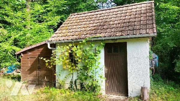 L'étude vous propose cette maison de 4 chambres avec pièce palière située dans un écrin de verdure