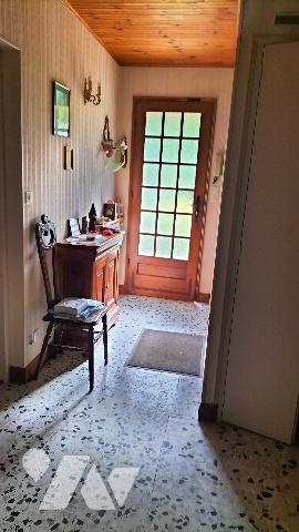 L'étude vous propose cette maison de 4 chambres avec pièce palière située dans un écrin de verdure