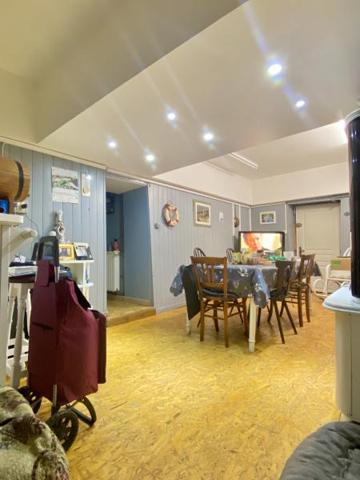 Maison - 8 pièces - 215 m²