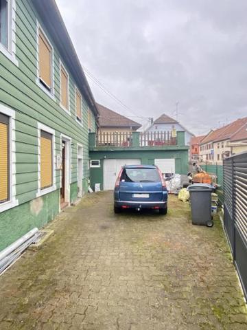 Maison - 8 pièces - 215 m²