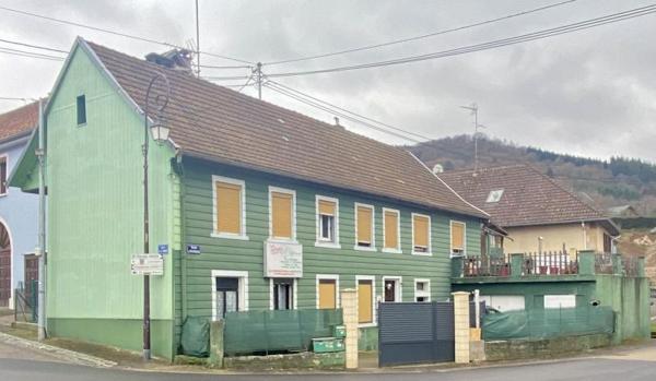 Maison - 8 pièces - 215 m²