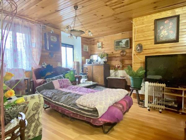 Maison - 8 pièces - 215 m²