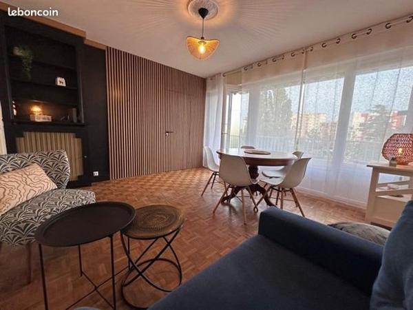 Chambre en colocation féminine — T4 meublé avec balcon