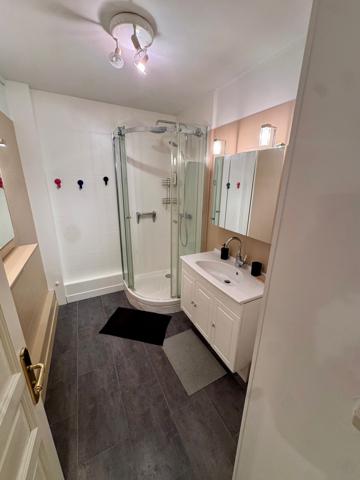 Chambre en colocation féminine — T4 meublé avec balcon