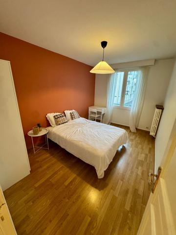 Chambre en colocation féminine — T4 meublé avec balcon
