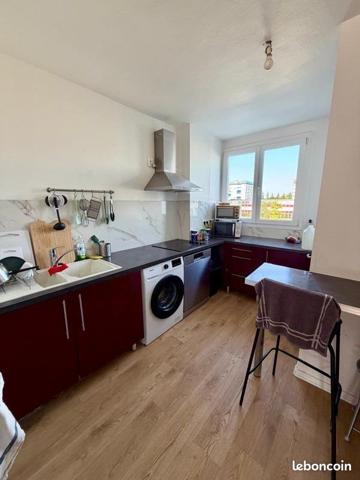 Chambre en colocation féminine — T4 meublé avec balcon