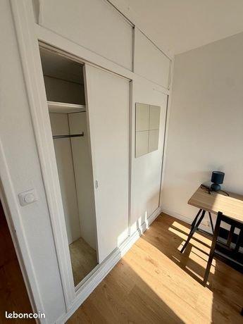 Chambre en colocation féminine — T4 meublé avec balcon