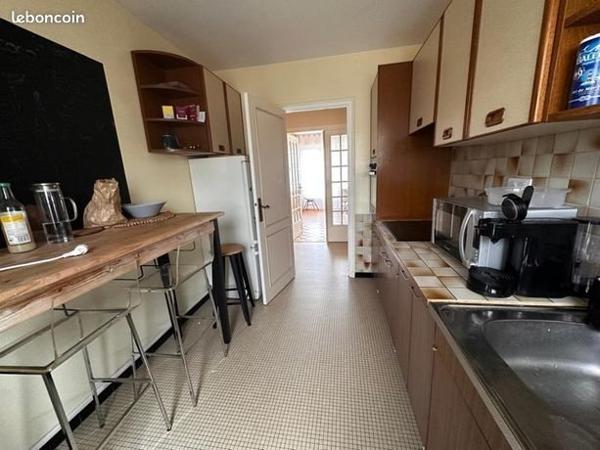 Chambre en colocation féminine — T4 meublé avec balcon