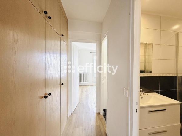 Appartement
         2 pièces
        - 50 m² Exclusivité 330 000 € *