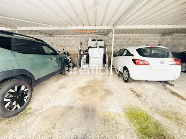 Appartement
         2 pièces
        - 50 m² Exclusivité 330 000 € *