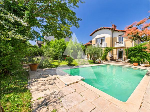 Maison bourgeoise 220 M2 avec piscine et un atelier indépendant