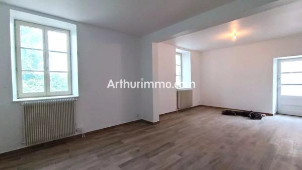 Location                                                      Appartement
                        
                     4 pièces                      89 m2                     à Lons-le-Saunier
