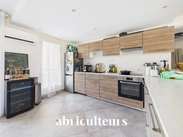 AIX EN PROVENCE : T4 d'exception, vaste pièce de vie & extérieur plein sud
