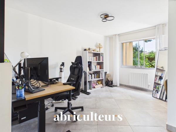 AIX EN PROVENCE : T4 d'exception, vaste pièce de vie & extérieur plein sud