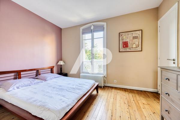 SEVRES RIVE DROITE - MAISON FAMILIALE 5 chambres €1 365 000 ** - Référence 540-S