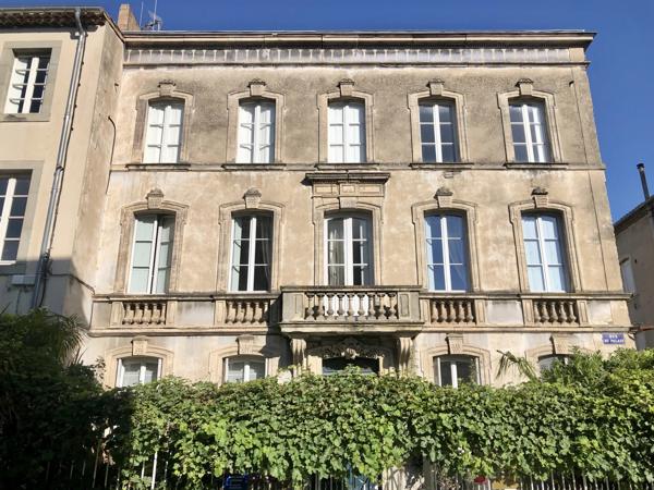 Élégant immeuble de style haussmannien avec jardin privé et fort potentiel d'investissement