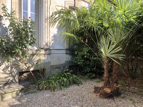 Élégant immeuble de style haussmannien avec jardin privé et fort potentiel d'investissement